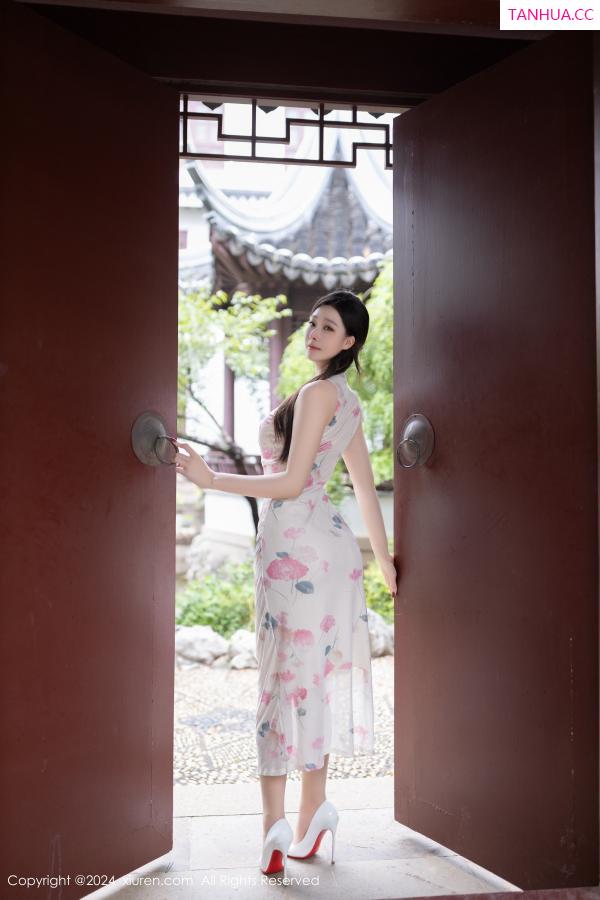逗逗DouDou  [XiuRen]高清写真图 2024.08.29 No.9087 小逗逗 丝袜美腿第15张图片